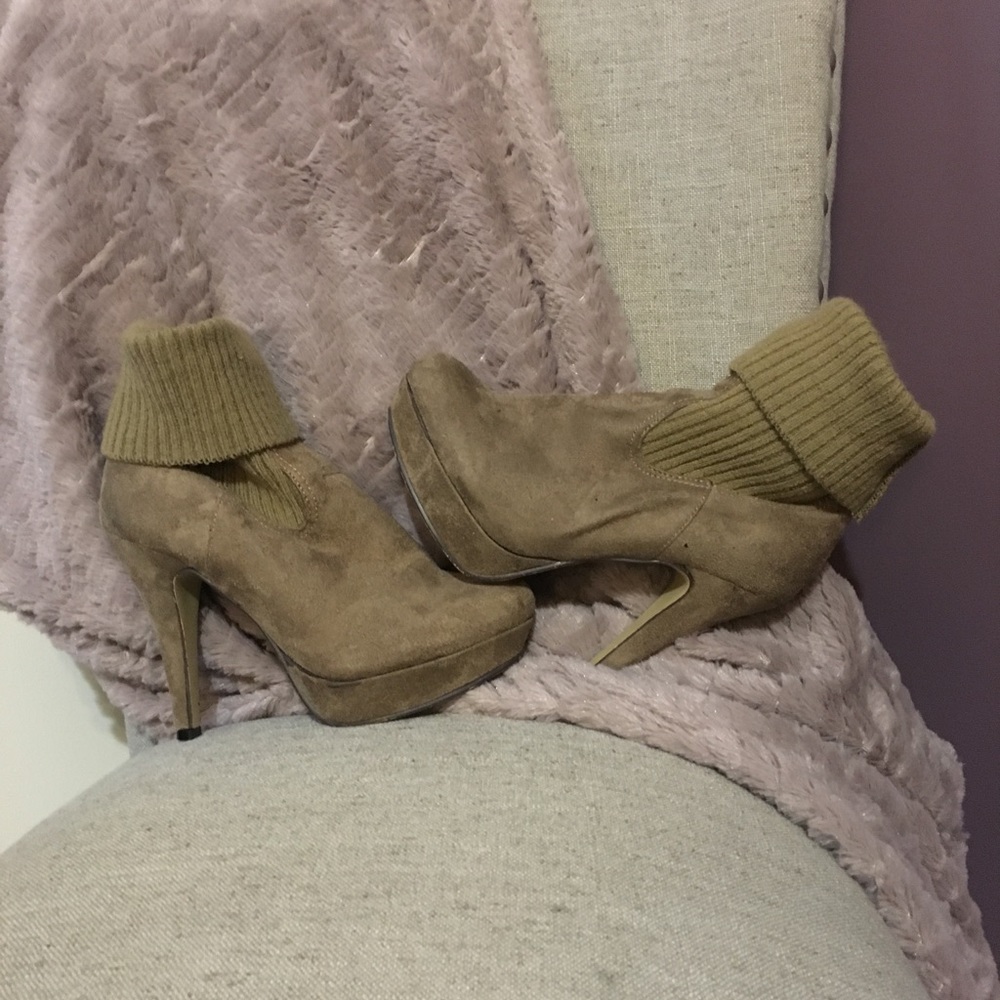 Camel bootie Shoedazzle size 7.5